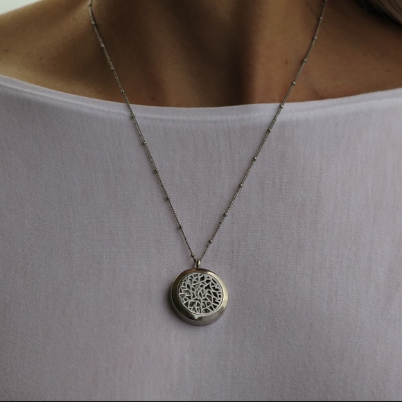 New Aromatherapy Diffusing Locket💜 3 for$35💜 - Picture 2 of 4